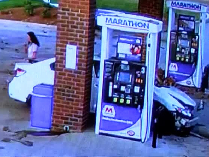 بالفيديو: حادث سير لا يصدق!